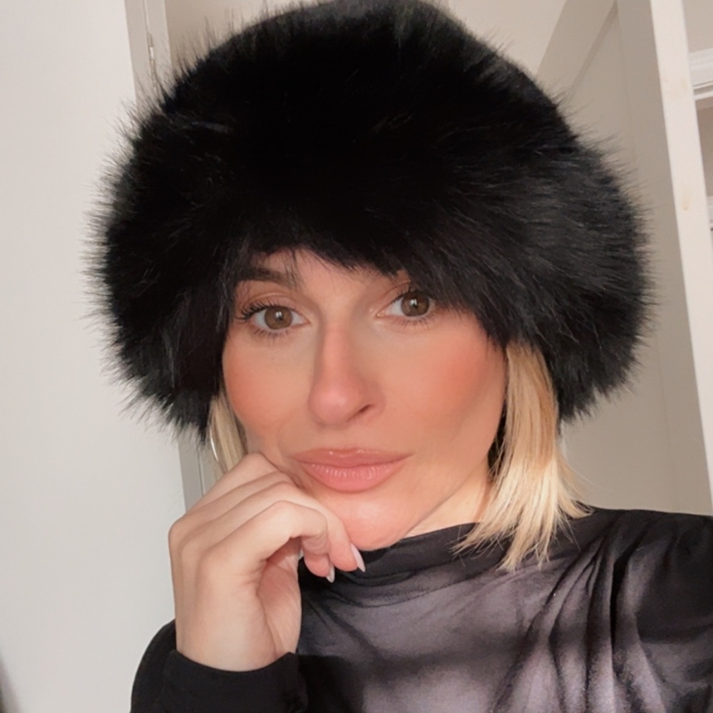 Meet your Posher, Elma